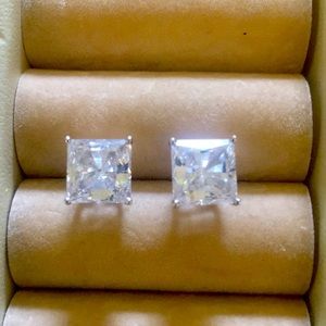 Cubic Zirconia pierced earrings